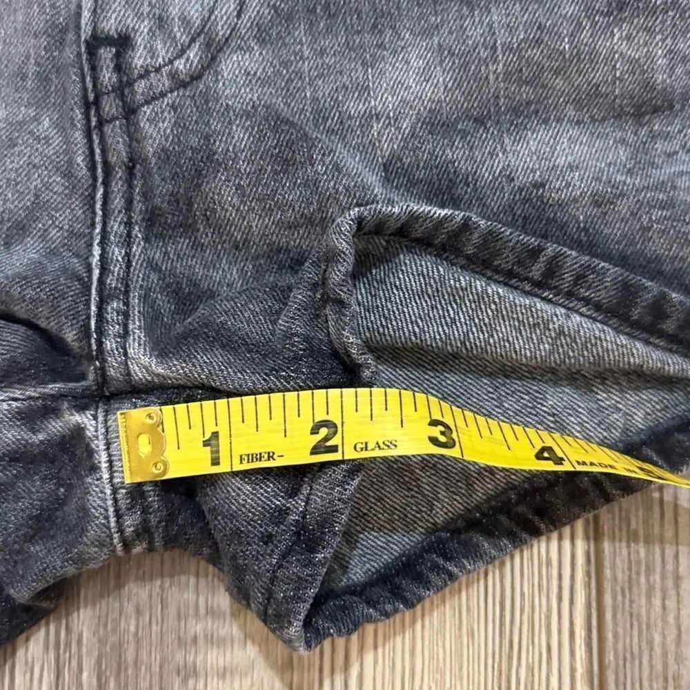 Levi’s High Rise Jean Shorts - Picture 5 of 6